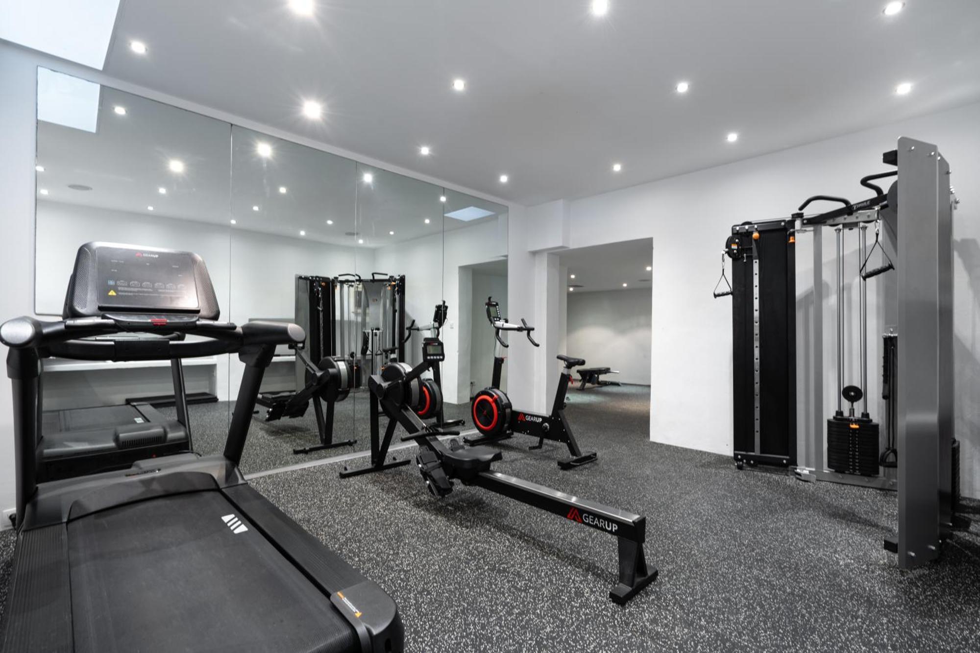 Santorini Kastelli Resort Kamari  Exterior photo A gym in the UK